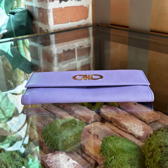 SALVATORE FERRAGAMO Gancini Purple Hammered Leather Wallet - Picture 4 of 10